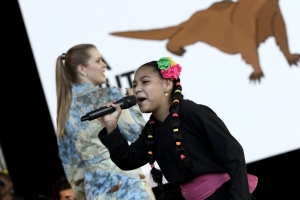 UN CANTO A LA TIERRA MI JUGUETE ES CANCION