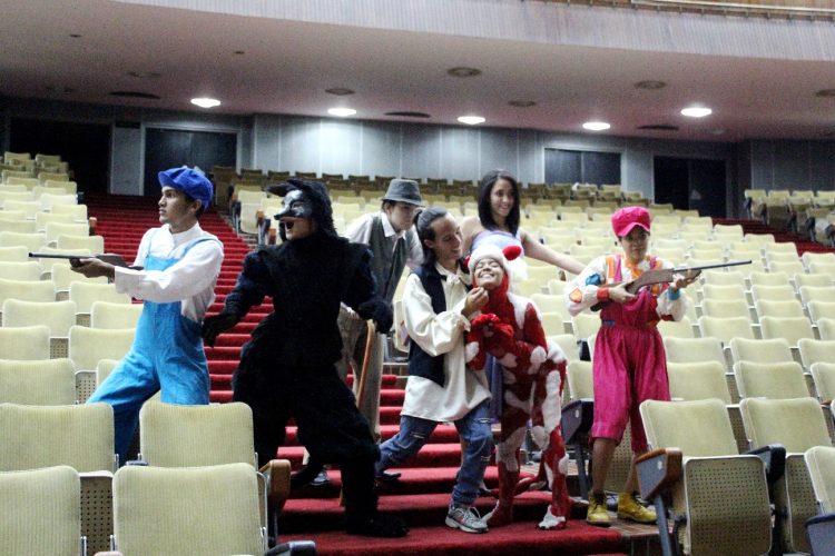 vayaalteatro.com